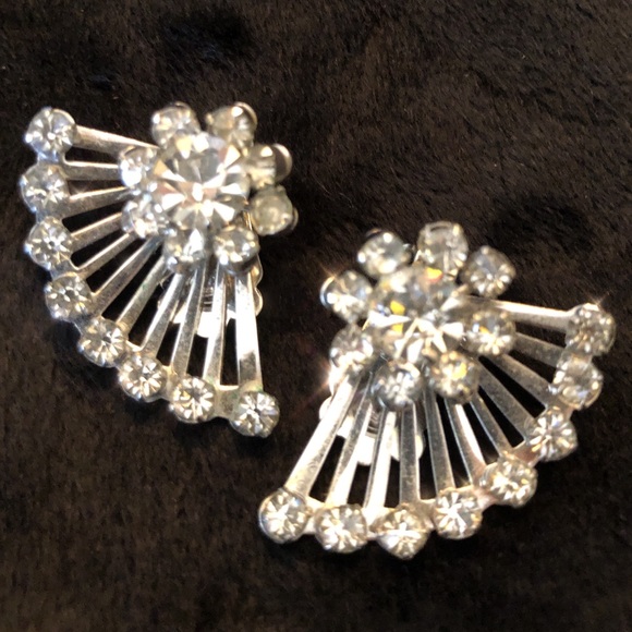 Vintage Rhinestone Spray clip on earrings fan 1950’s - Picture 2 of 4